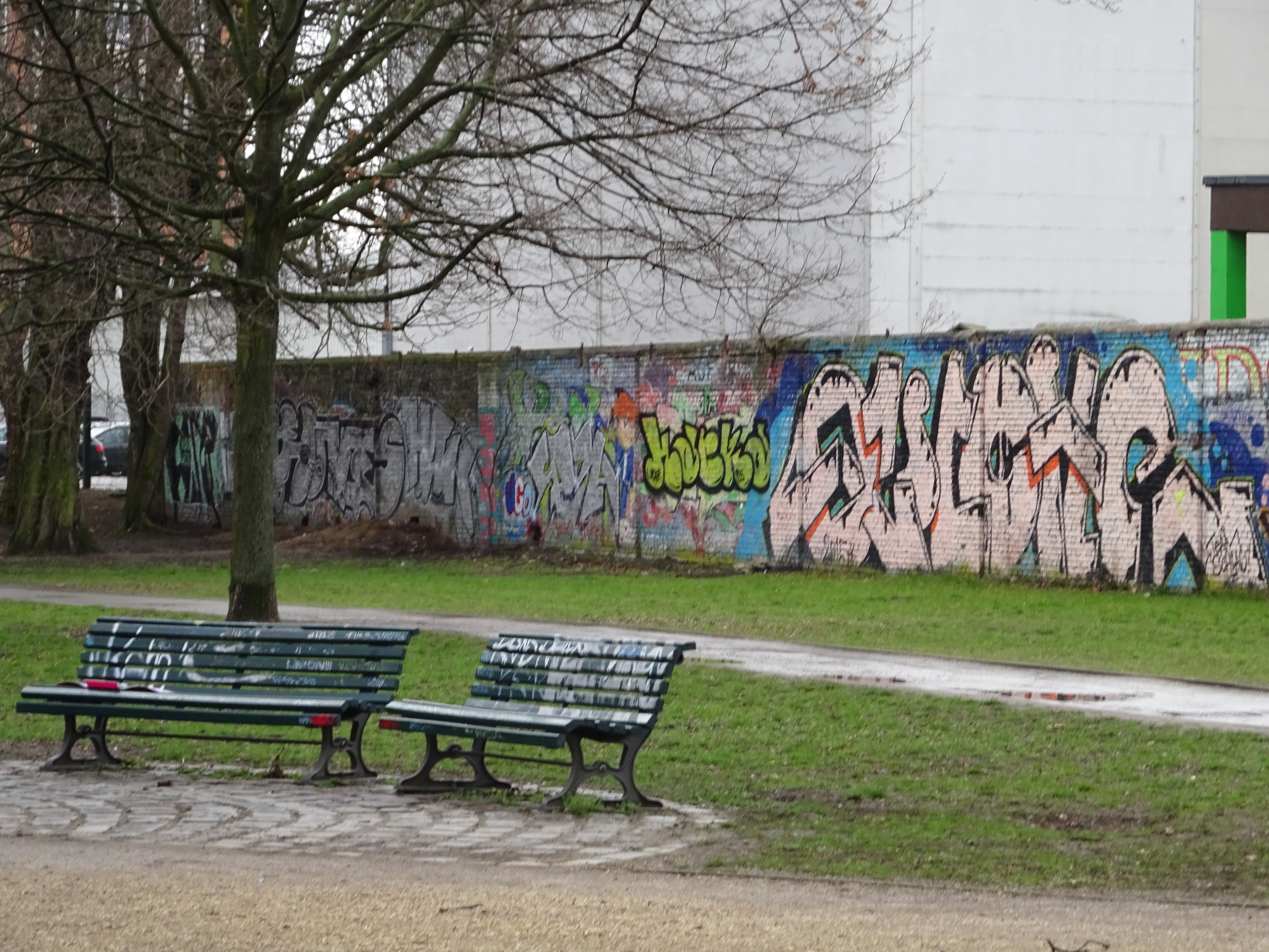 Jetzt muss das noch mit den häßlichen Graffitis in den Griff bekommen werden...