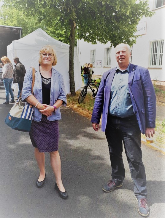 Auf dem Bohnsdorfer Sommerfest: Cornelia Flader, Stadtrtin fr Weiterbildung, Schule, Kultur und Sport und Wolfgang Knack, Vorsitzender der CDU-Fraktion in der BVV von Treptow-Kpenick